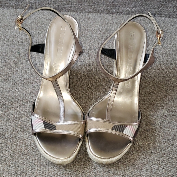 Burberry wedge heels - Picture 1 of 5